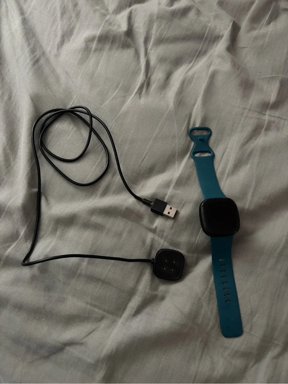 Fitbit Versa 3 Smartwatch - Picture 1 of 3